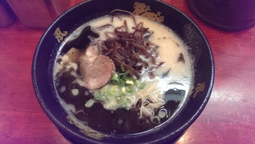 「黒マー油ラーメン、替玉ｗ」@とんこつラーメン 博多風龍 渋谷店の写真