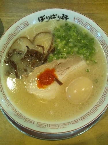 「ラーメン（味玉トッピング）」@博多らーめん ばりばり軒 一宮本店の写真