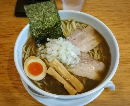 「煮干しそば 中 半玉 800円」@煮干そば とみ田の写真