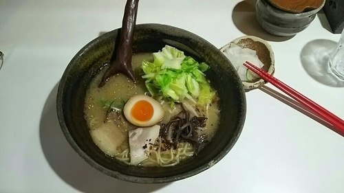 「夢ラーメン750円、キャベツ70円、替玉無料」@夢一屋の写真