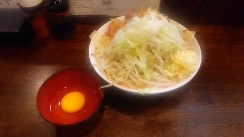「濃厚塩ラーメン（野菜ニンニクオニオン）＋豚増し1枚・生卵」@麺屋 鳳の写真