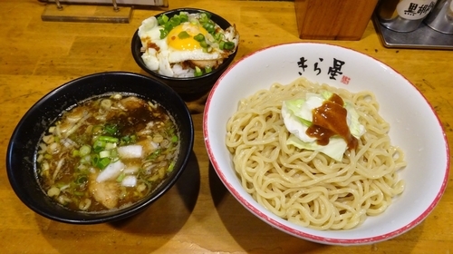 「濃厚つけめん（800円）大盛り＋チャーシューエッグごはん」@きら星の写真
