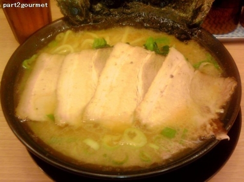 「豚骨醤油チャーシュー (880円)」@横浜家系ラーメン花崎家の写真
