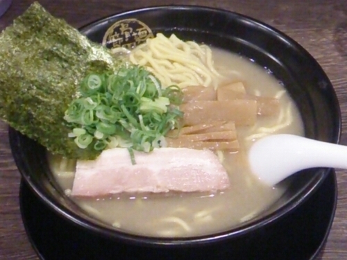 「煮干塩らーめん」@節骨麺たいぞう 王子店の写真