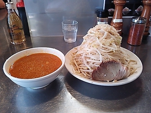 「つけめん（野菜増し、アブラ）」@らーめん大 本郷店の写真