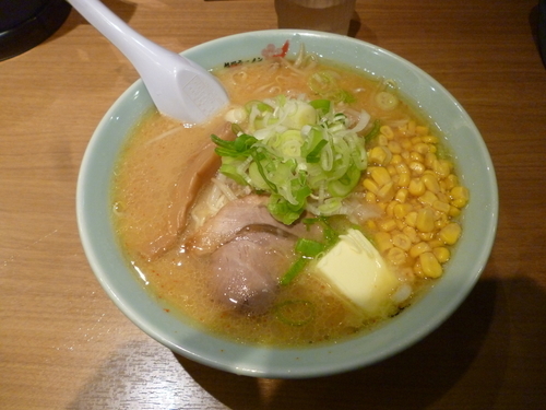 「みそラーメン（バター・コーン）」@梅光軒 新千歳空港店の写真