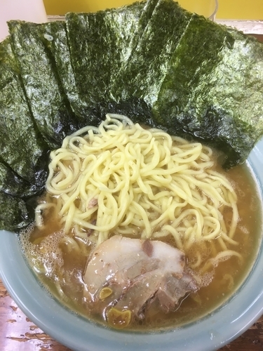 「ラーメン大盛り900円、海苔（9枚）100円、ネギ200円（追加」@まこと家の写真