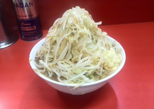 「小ラーメン700円 (麺少な目、ヤサイ・ニンニク・カラメ)」@ラーメン二郎 松戸駅前店の写真