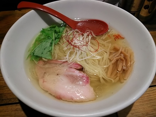「香彩鶏だし塩ラーメン」@麺屋 翔 西新宿本店の写真