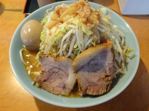 「中ラーメン（750円）＋味付玉子（100円）」@立川マシマシ ロイヤルスープの写真