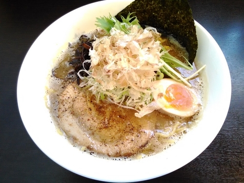 「期間限定 煮干豚骨醤油らーめん」@麺屋 シロサキの写真