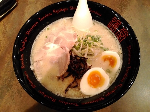 「うま豚骨ラーメン」@琉球新麺 久の写真