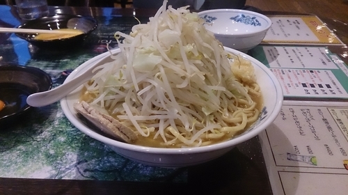 「ラーメン大麺増し1260円+生卵50円」@麺屋 天海の写真