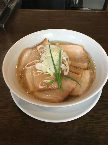 「いりこ塩 焼豚トッピング(950円)」@手打ち麺 やす田の写真