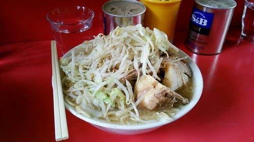 「ぶた入りラーメン（ヤサイ・ニンニク・カラメ）」@ラーメン二郎 三田本店の写真