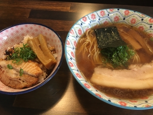 「醤油ラーメン」@カミカゼの写真