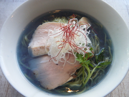 「冷：リナブルーのスーパーフードラーメン850円」@BumBunBlauCafe with BeeHiveの写真