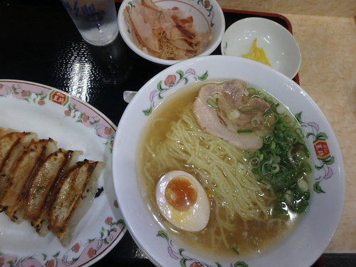 「日本ラーメン(680＋税円)、餃子(220+税円)他」@餃子の王将 安東店の写真