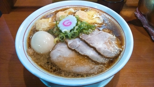 「特中華そば980円」@横浜中華そば 維新商店の写真