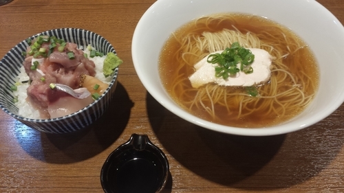 「【限定】比内地鶏のかけそば550円+海鮮丼400円」@寿製麺よしかわ 川越店の写真