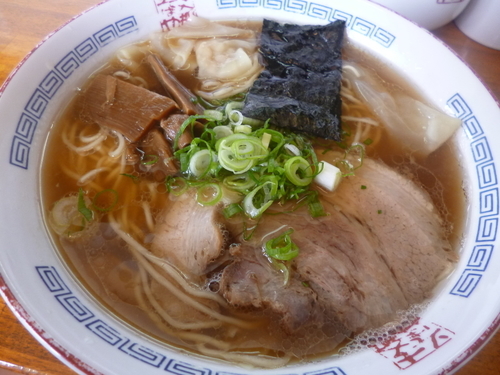 「醤油ワンタン麺」@支那そばやの写真