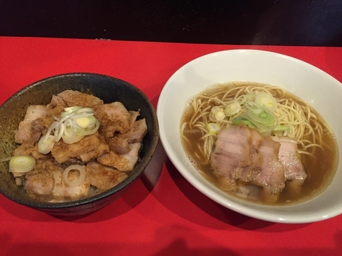 「肉そば中・チャーシュー飯」@自家製麺 伊藤 浅草店の写真
