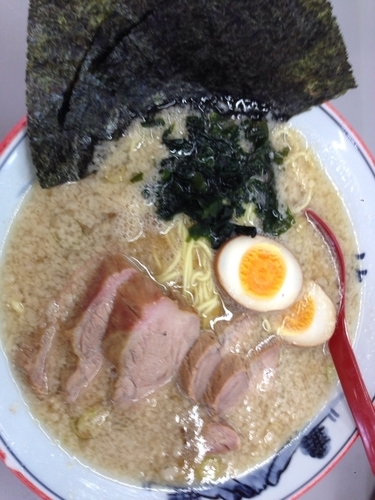 「チャーシュー麺脂多め+サービス煮卵」@ラーメンショップ 122号騎西店の写真