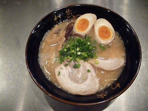 「味玉らーめん」@博多伝承豚骨ラーメン わ蔵の写真