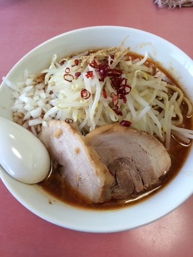 「辛いらーめん 魚粉 たまねぎ」@らーめん☆王子の写真