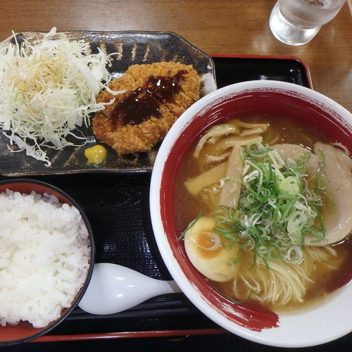 「六角醤油ラーメン定食(950円)」@近江らーめん 六角の写真