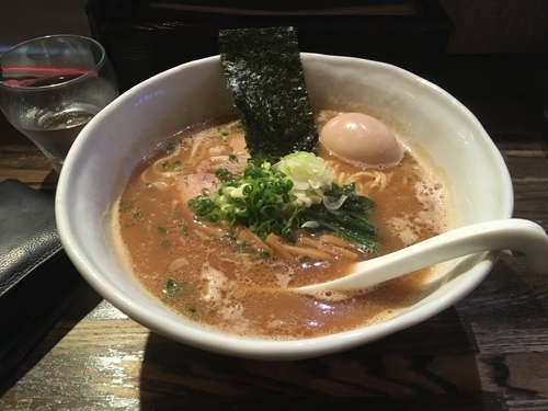 「醤油らーめん＋黒味玉」@RAMEN CiQUEの写真