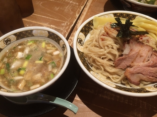 「すごい煮干しつけ麺（駒葱）」@ラーメン凪 下北沢店の写真
