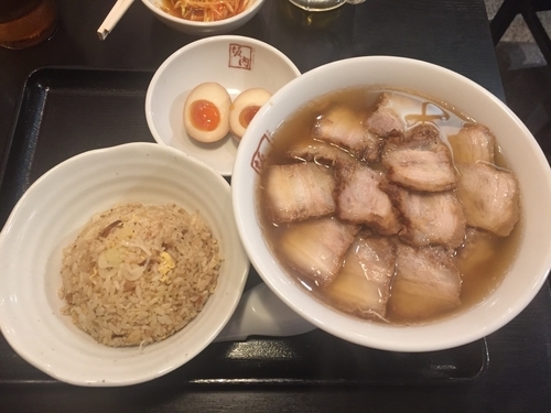 「チャーシュー麺半チャーハンセット」@喜多方ラーメン 坂内 調布店の写真