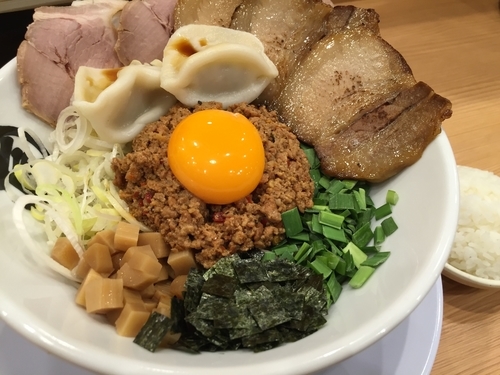 「台湾塩まぜそばDX 1,130円」@麺や マルショウ 新なにわ大食堂店の写真