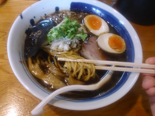 「黒煮干しそば＋味玉」@麺屋 鶏口の写真