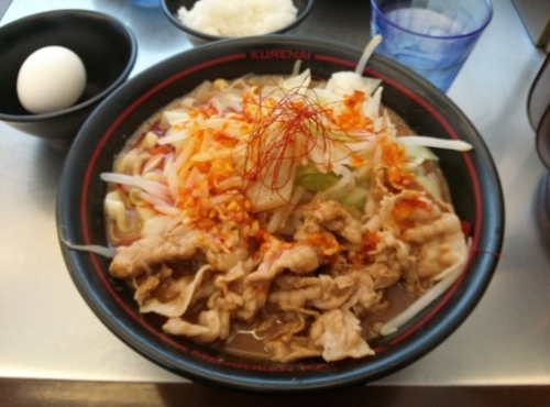 「紅ラーメン 温玉 小ライス」@麺創研 紅 府中の写真