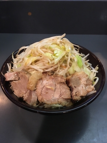 「豚野郎野菜マシ (500円 一周年記念価格)」@周旋人の写真