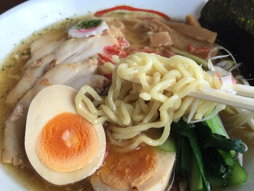 「塩ラーメン 全部のせ　＆　半チャーハン」@やまがたらーめん きたもと屋の写真