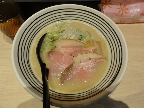「鶏白湯塩らーめん」@麺匠 てらおの写真