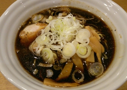「魚介黒醤油ラーメン　750円」@らぁめん次元の写真