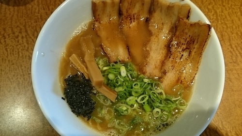 「鶏パイタン醤油＋炙りチャーシュー」@麺屋やまひで 四日市店の写真