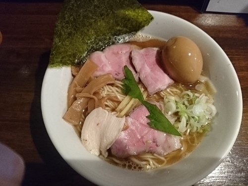 「フュメ・ド・さばソン (サバだし)肉増し+煮玉子」@煮干専門 中華そば 平八の写真