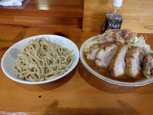 「つけ麺300g豚増し（ニンニク、アブラ、カラメ）」@ラーメン 滋悟郎の写真