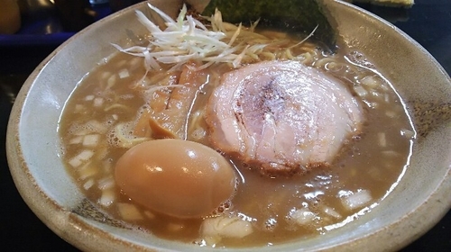 「味玉豚そば（中太麺）」@まるぶし とんやの写真