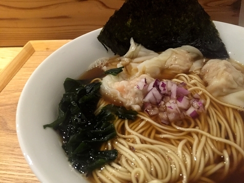 「海老雲呑そば＋本日のごはん（秋刀魚のまぜごはん）」@煮干しそば ウメノキスズメの写真