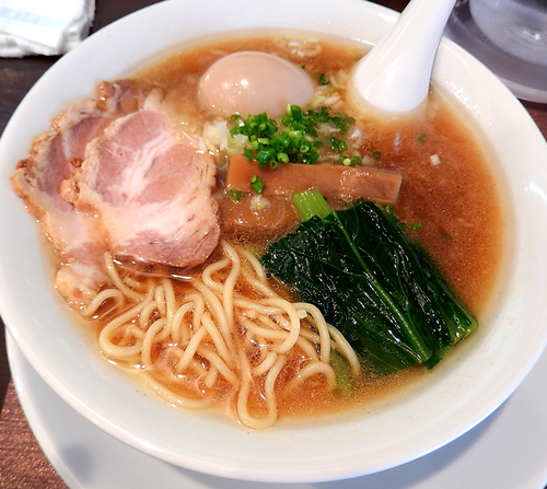 「醤油ラーメン味玉入り (900円）」@麺匠 きくちの写真