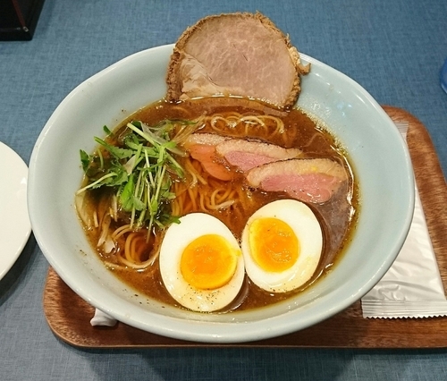 「にほんいち醤油そば(大盛無料)」@麺巧 潮の写真