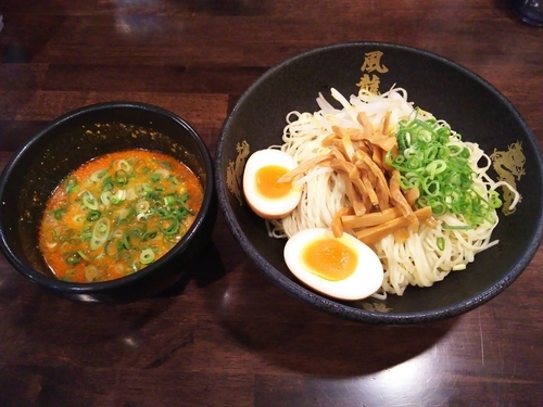 「冷しざる辛ゴマ仕立て＋味玉」@とんこつラーメン博多風龍 秋葉原末広町店の写真