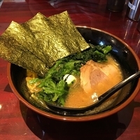 家系ラーメン（¥580）＋ホウレンソウ（¥100）