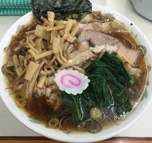 「青島チャーシュー850円 茹ホウレン草100円 自家製メンマ10」@青島食堂 秋葉原店の写真